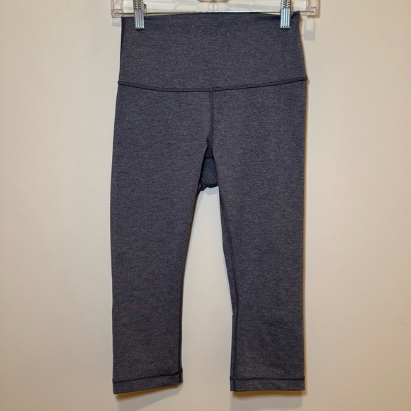 Women’s Lululemon Wunder Under Crop High Rise size 6 - Picture 2 of 6